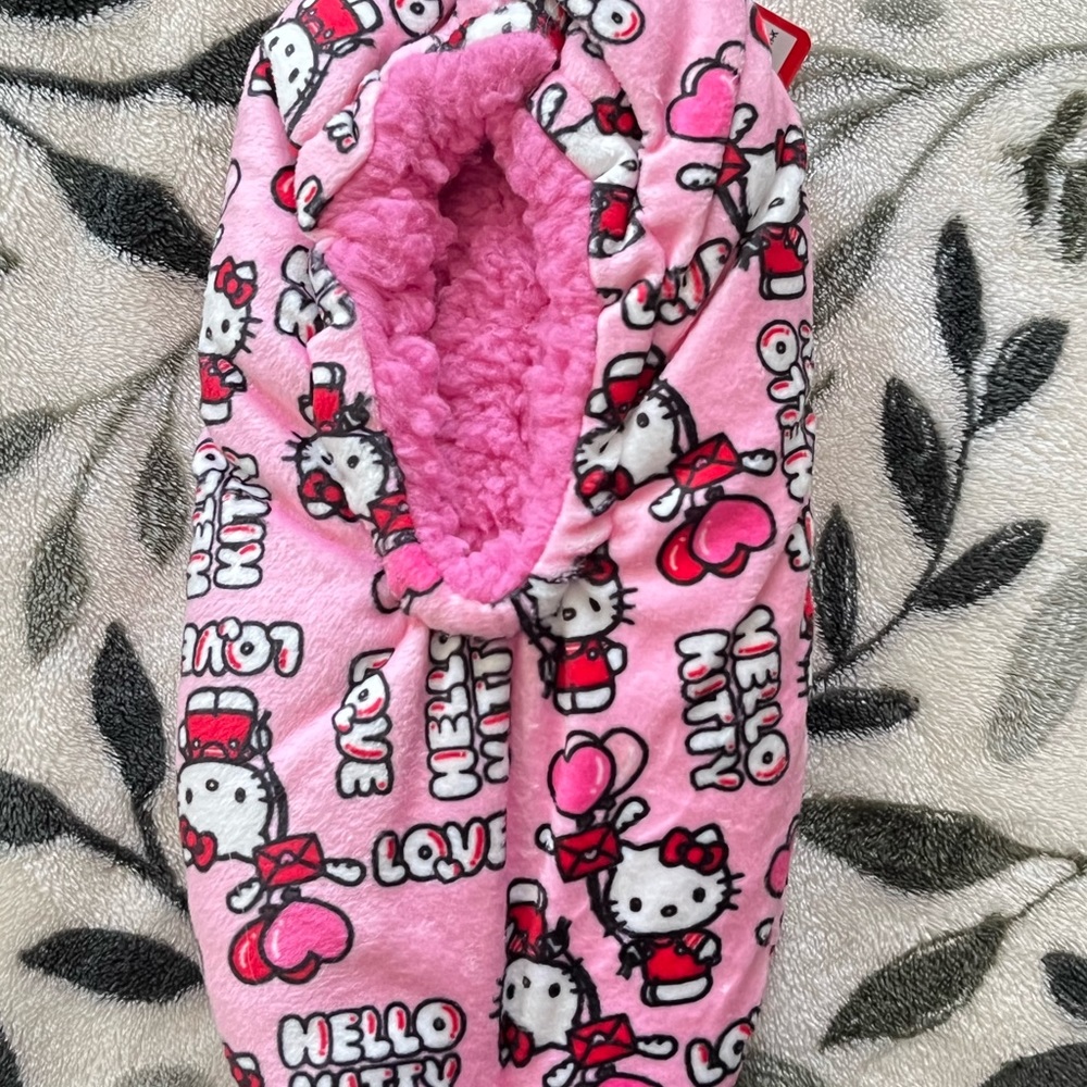 Hello Kitty Slippers/fuzzy socks